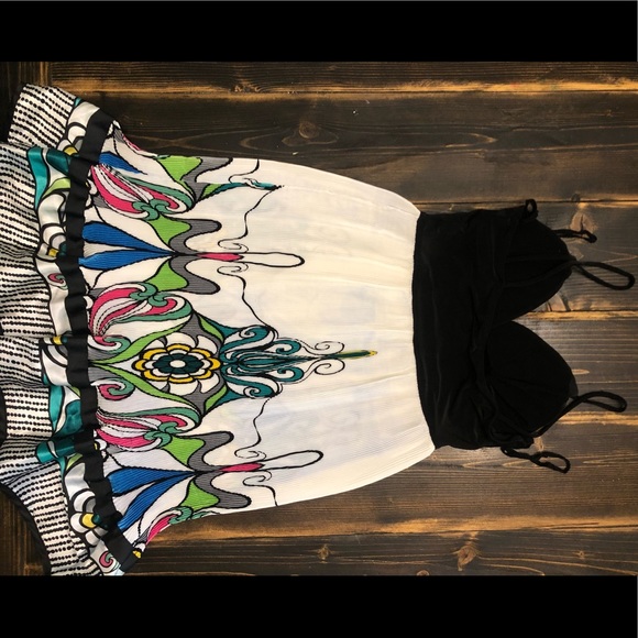 NWOT YoYo's Summer Dress SZ SMALL. Black & White with Vibrant Pattern in Skirt - Picture 3 of 8